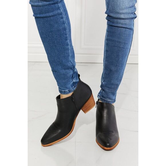 No Brand Shoes - Mmshoes Trust Yourself Embroidered Crossover Cowboy Bootie In Black